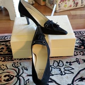 Circa Joan and David pointed toe pumps